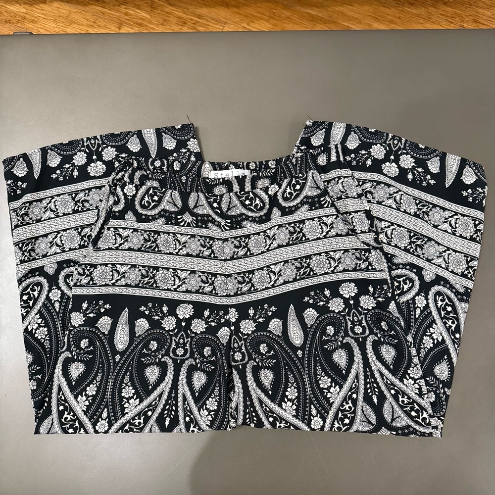 Stella Laguna Beach Black & White Patterned Wide Leg Crop Pants - Size Unknown